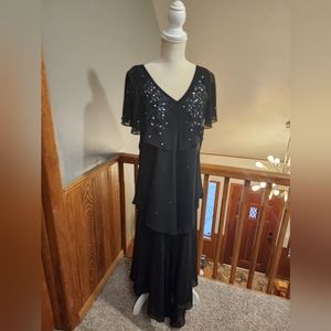 🎈Nox Black slip on stretch gown Size Medium